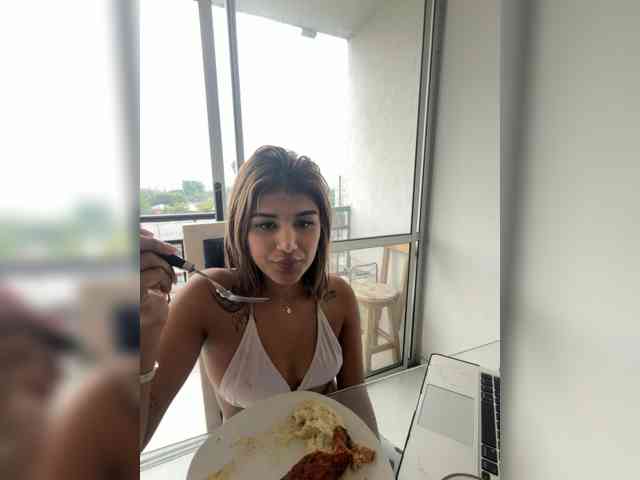 MiaKelsey, live webcam girl, age 20, from COLOMBIA, streaming now, ballikken, pijpen