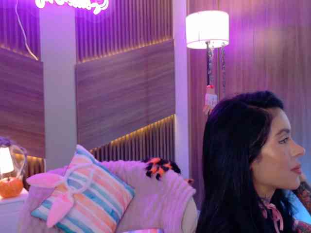 EmmaaFoster, live webcam girl, age 22, from COLOMBIA, streaming now, anaal spelen, kontvingeren