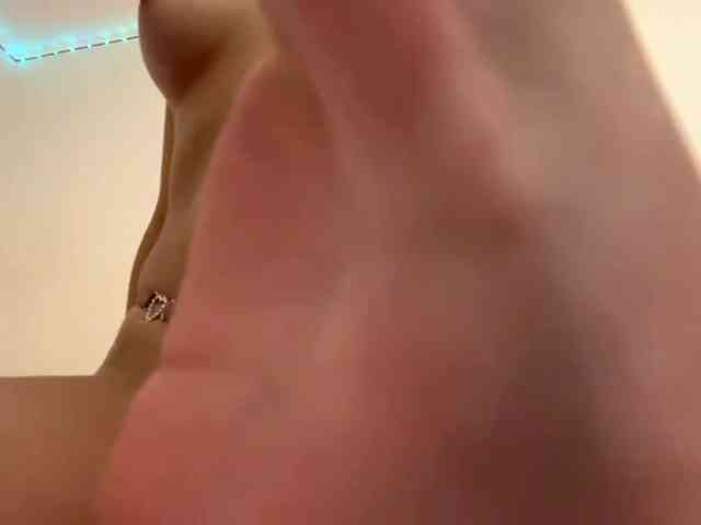 nessy-messy, live webcam girl, age 18, from LATVIA, streaming now, anaal spelen, aziatische massage