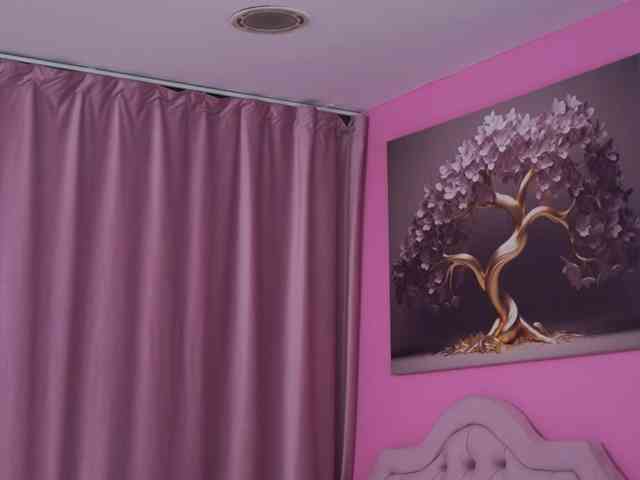 LaraBrynn, live webcam girl, age 23, from US, streaming now, pijpbeurt, camshow