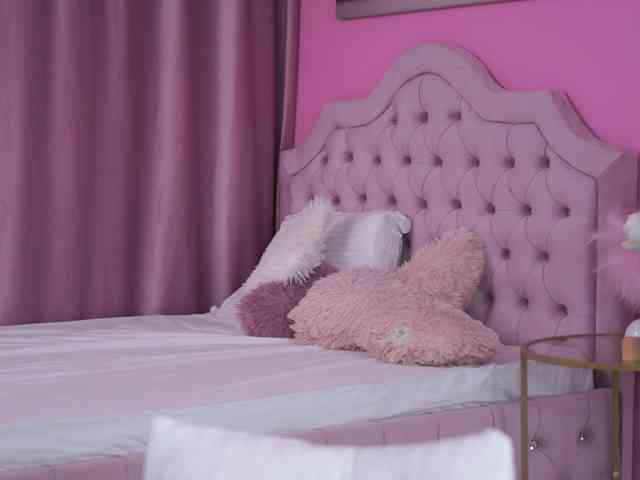 LaraBrynn, live webcam girl, age 23, from US, streaming now, pijpbeurt, camshow