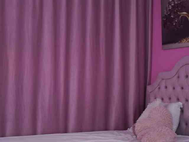 LaraBrynn, live webcam girl, age 23, from US, streaming now, pijpbeurt, camshow