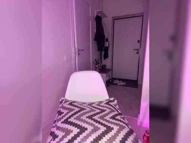 Sofa-crysta, live webcam girl, age 19, from LATVIA, streaming now, pijpbeurt, camshow