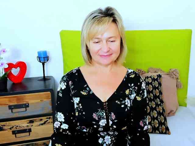 MarieneMature, live webcam girl, age 55, streaming now, camshow, chatten