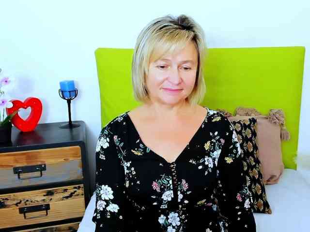 MarieneMature, live webcam girl, age 55, streaming now, camshow, chatten