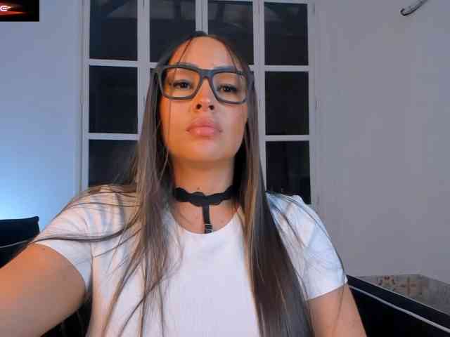 VictoriaBennet, live webcam girl, age 25, from COLOMBIA, streaming now, pijpen, pijpbeurt