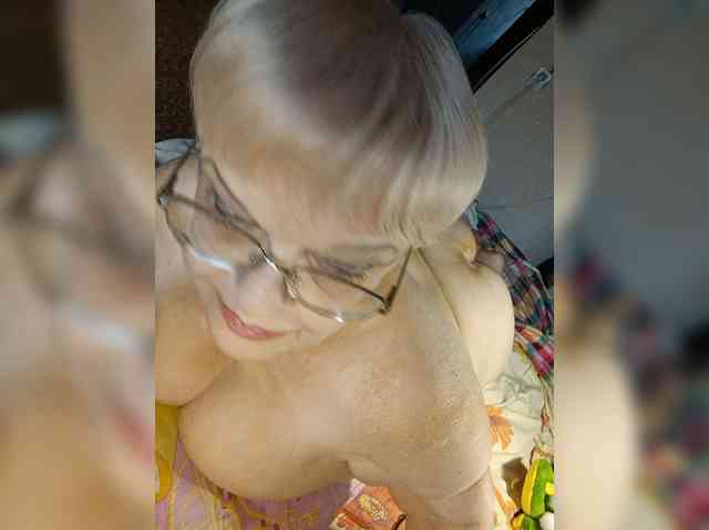 MAJIbILLIKA, live webcam girl, age 58, from Россия, streaming now, ballikken, balzuigen