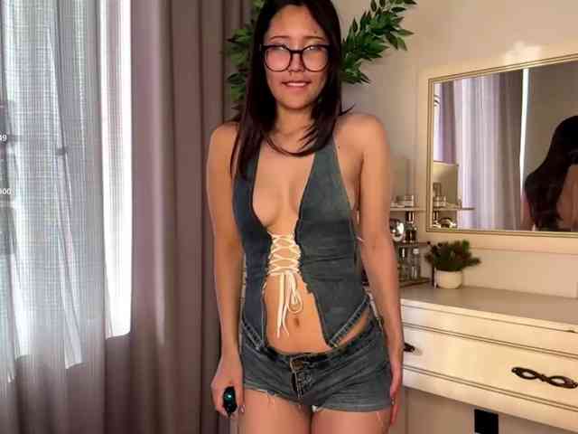 NoreenSemetara, live webcam girl, age 18, from POLAND, streaming now, anaal spelen, kontneuken