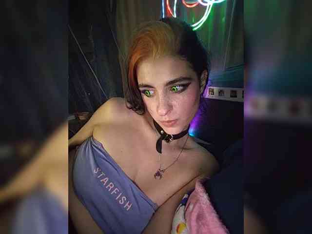 Siren_BrattyQueen, live webcam girl, age 36, from Россия, streaming now, pijpbeurt, chatten