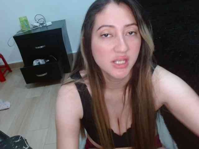 Catalina7641, live webcam girl, age 25, from COLOMBIA, streaming now, balzuigen, pik zuigen
