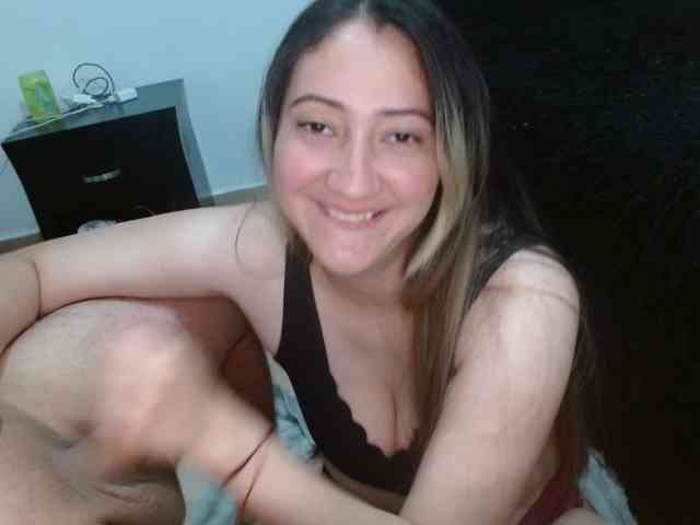 Catalina7641, live webcam girl, age 25, from COLOMBIA, streaming now, balzuigen, pik zuigen