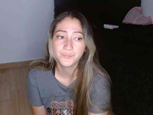 Catalina7641, live webcam girl, age 25, from COLOMBIA, streaming now, balzuigen, pik zuigen