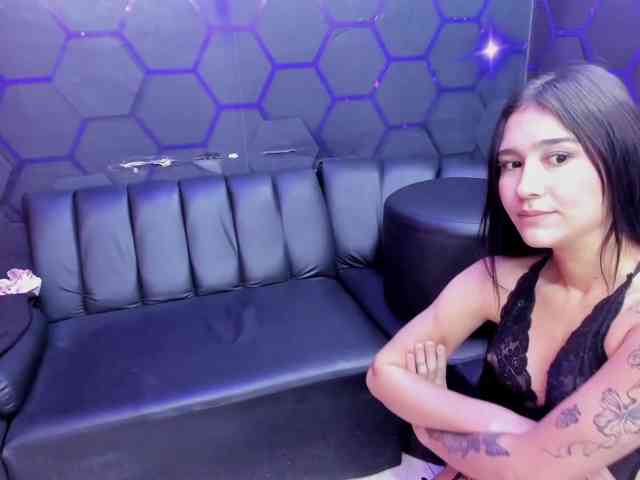 blow2job-latt, live webcam girl, age 18, from COLOMBIA, streaming now, trio, aziatische massage