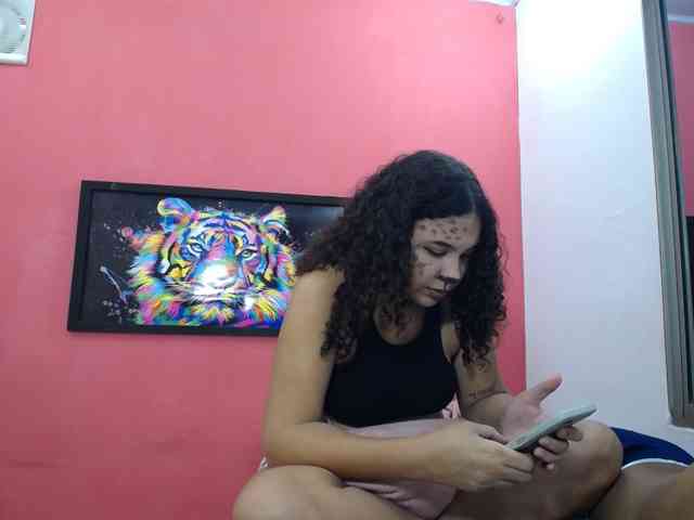 latinosninfomanos, live webcam girl, age 18, from COLOMBIA, streaming now, kontneuken, kontlikken