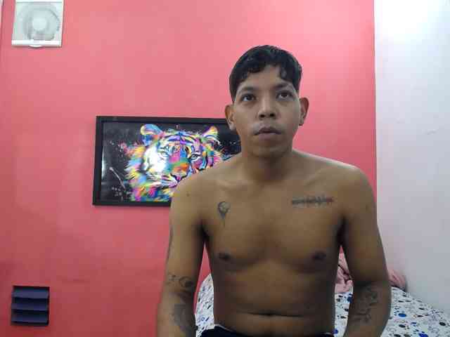 latinosninfomanos, live webcam girl, age 18, from COLOMBIA, streaming now, kontneuken, kontlikken