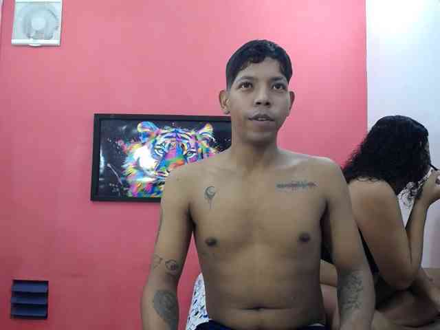 latinosninfomanos, live webcam girl, age 18, from COLOMBIA, streaming now, kontneuken, kontlikken
