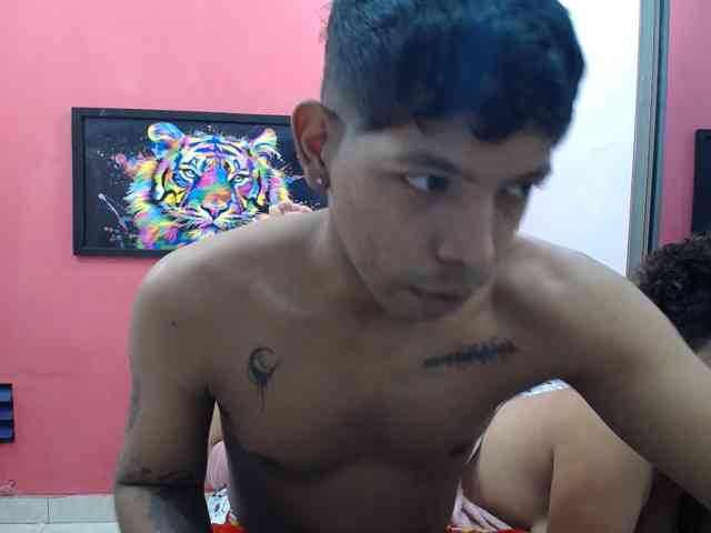 latinosninfomanos, live webcam girl, age 18, from COLOMBIA, streaming now, kontneuken, kontlikken