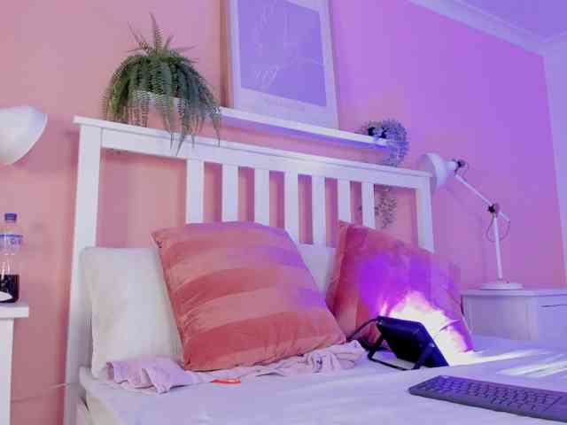 AngelSavagee, live webcam girl, age 28, from COLOMBIA, streaming now, pijpen, pijpbeurt