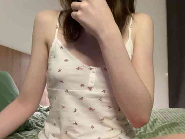 Lia-Kim, live webcam girl, age 18, from LATVIA, streaming now, pijpbeurt, chatten