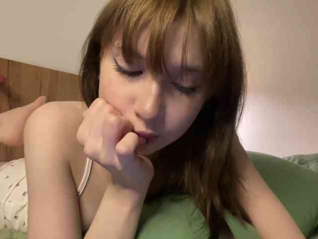 Lia-Kim, live webcam girl, age 18, from LATVIA, streaming now, pijpbeurt, chatten