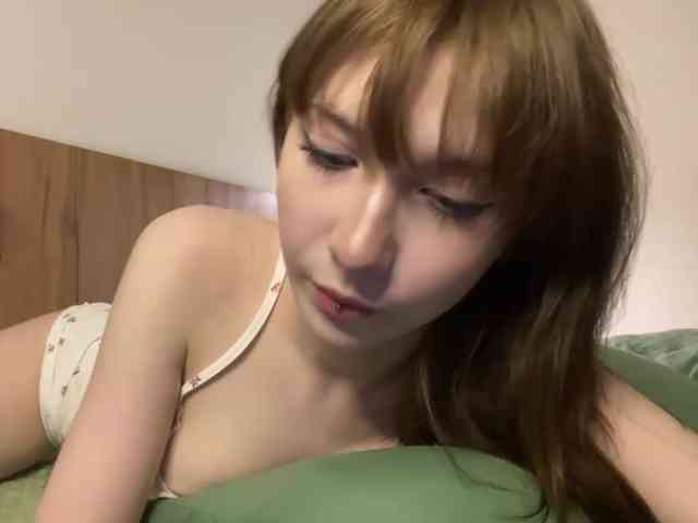 Lia-Kim, live webcam girl, age 18, from LATVIA, streaming now, pijpbeurt, chatten