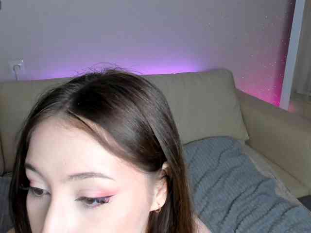 LunBunny, live webcam girl, age 18, from LATVIA, streaming now, aziatische massage, camshow