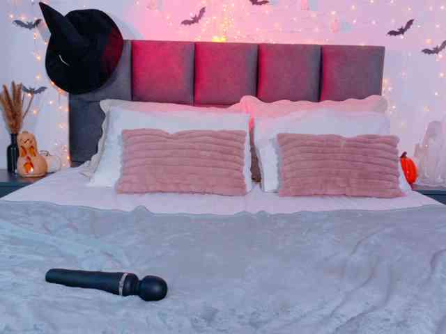 lilmeeow, live webcam girl, age 20, from LATVIA, streaming now, camshow, chatten