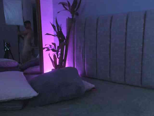 AxelandLara, live webcam girl, age 20, from COLOMBIA, streaming now, pijpbeurt, camshow