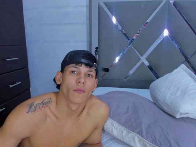 endlesschemistry, live webcam girl, age 19, from COLOMBIA, streaming now, kontlikken, ballikken