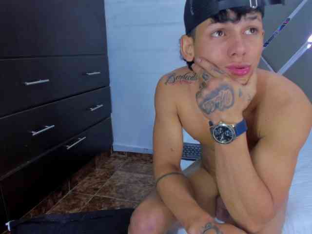 endlesschemistry, live webcam girl, age 19, from COLOMBIA, streaming now, kontlikken, ballikken