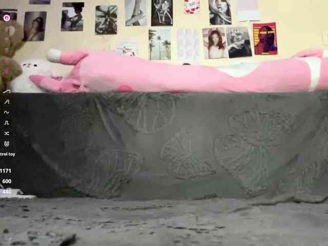 BarrieMastromarino, live webcam girl, age 18, from POLAND, streaming now, anaal spelen, kontneuken