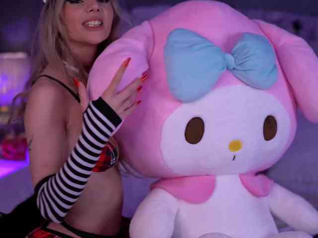 AmiraLovely, live webcam girl, age 21, from ROMANIA, streaming now, kontvingeren, pijpbeurt