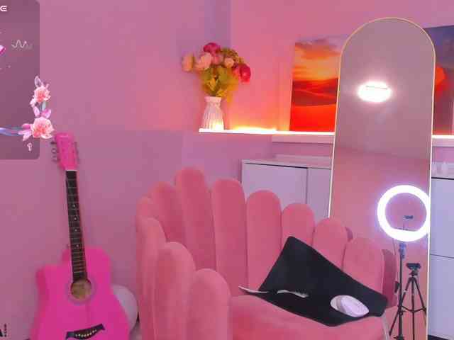 arisollis, live webcam girl, age 18, from Россия, streaming now, chatten, dansen