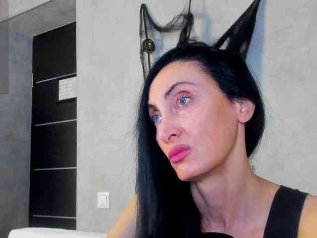 Avrora-Mars, live webcam girl, age 42, from LATVIA, streaming now, chatten, zaad in de mond