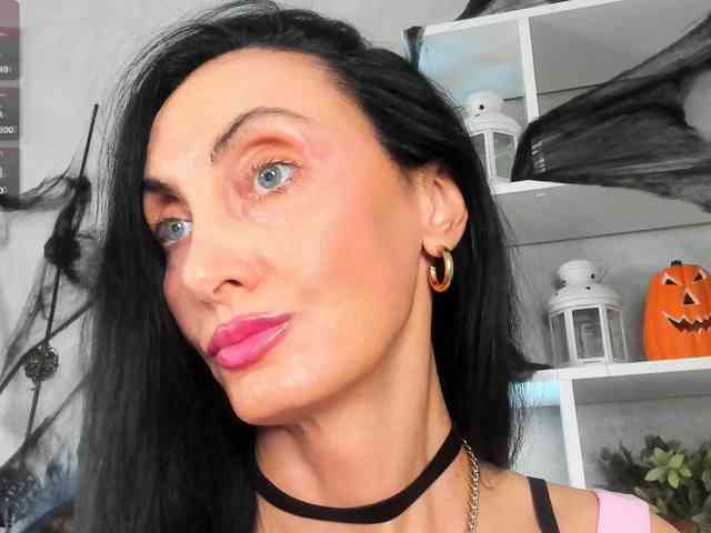 Avrora-Mars, live webcam girl, age 42, from LATVIA, streaming now, chatten, zaad in de mond