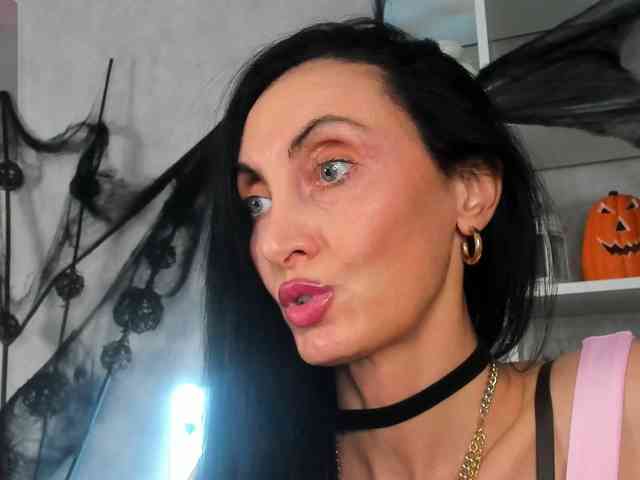 Avrora-Mars, live webcam girl, age 42, from LATVIA, streaming now, chatten, zaad in de mond