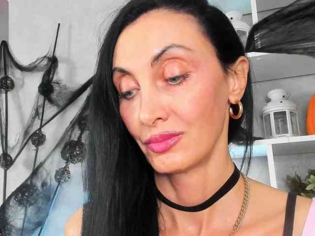 Avrora-Mars, live webcam girl, age 42, from LATVIA, streaming now, chatten, zaad in de mond