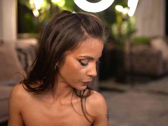 lexira1n, live webcam girl, age 23, streaming now, camshow, chatten