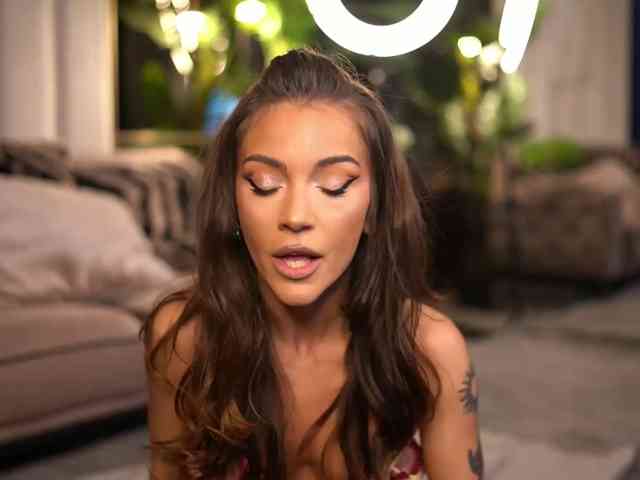 lexira1n, live webcam girl, age 23, streaming now, camshow, chatten