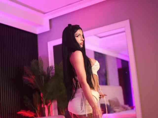 NouraMalvi, live webcam girl, age 28, from USA, streaming now, pijpbeurt, camshow