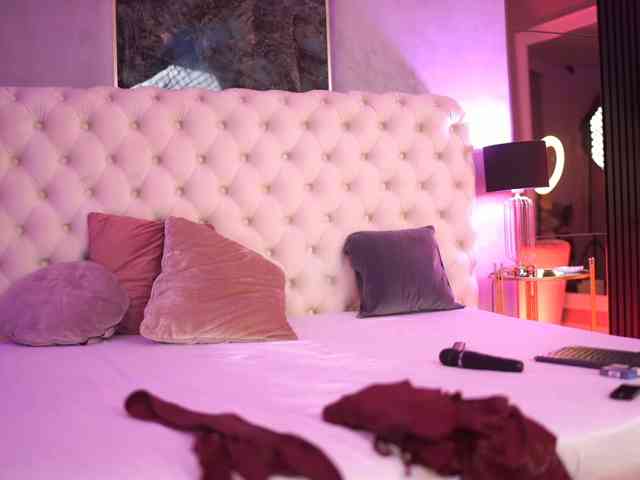 NouraMalvi, live webcam girl, age 28, from USA, streaming now, pijpbeurt, camshow