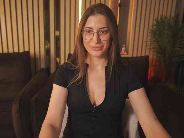 MiaCarterss, live webcam girl, age 25, from LATVIA, streaming now, pijpbeurt, chatten