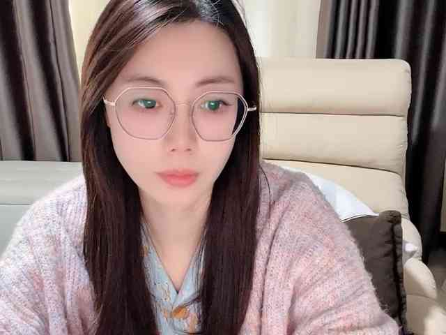 Warm-nuan, live webcam girl, age 25, from 香港, streaming now, aziatische massage, camshow