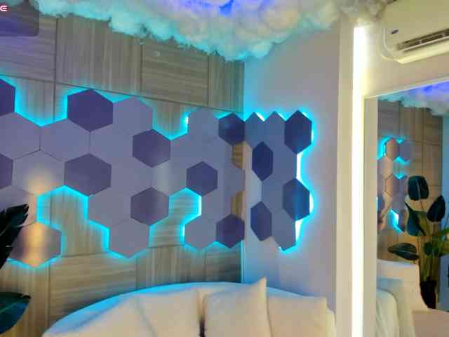 cassideypalmer, live webcam girl, age 20, from COLOMBIA, streaming now, camshow, chatten