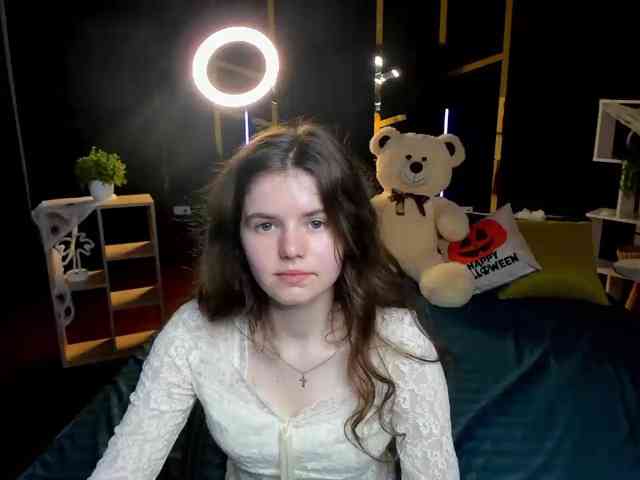 Lilith-BloomX, live webcam girl, age 18, from UKRAINE, streaming now, camshow, chatten