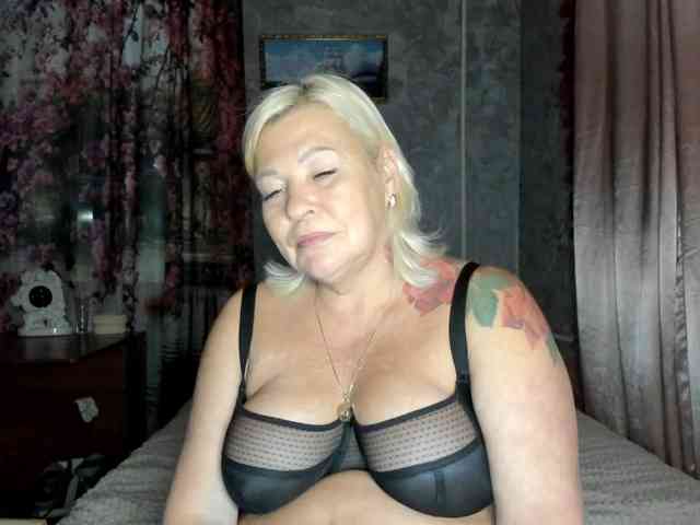 Elenochka, live webcam girl, age 50, streaming now, aziatische massage, pijpen
