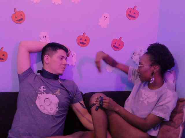 Fiammetta-WhitePanter, live webcam girl, age 26, from COLOMBIA, streaming now, pijpen, kontneuken