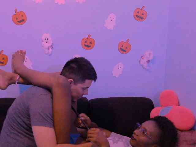 Fiammetta-WhitePanter, live webcam girl, age 26, from COLOMBIA, streaming now, pijpen, kontneuken
