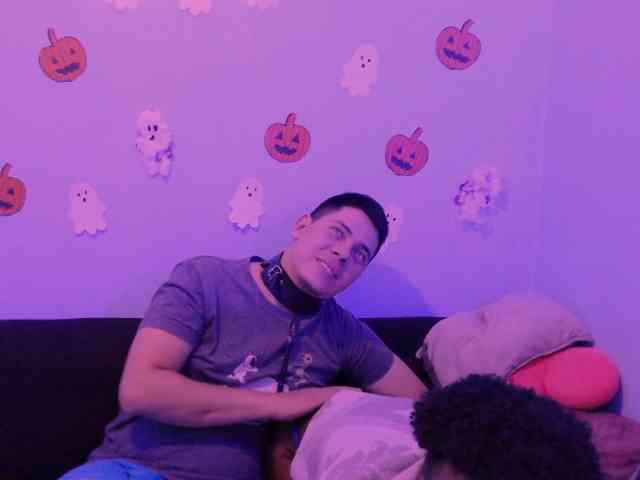 Fiammetta-WhitePanter, live webcam girl, age 26, from COLOMBIA, streaming now, pijpen, kontneuken