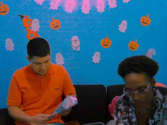 Fiammetta-WhitePanter, live webcam girl, age 26, from COLOMBIA, streaming now, pijpen, kontneuken